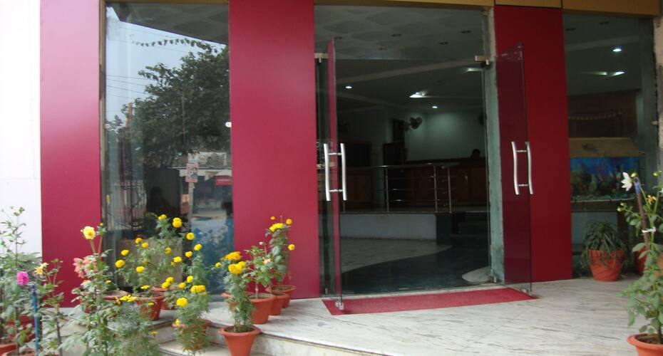Hotel Prakash, Basti 5